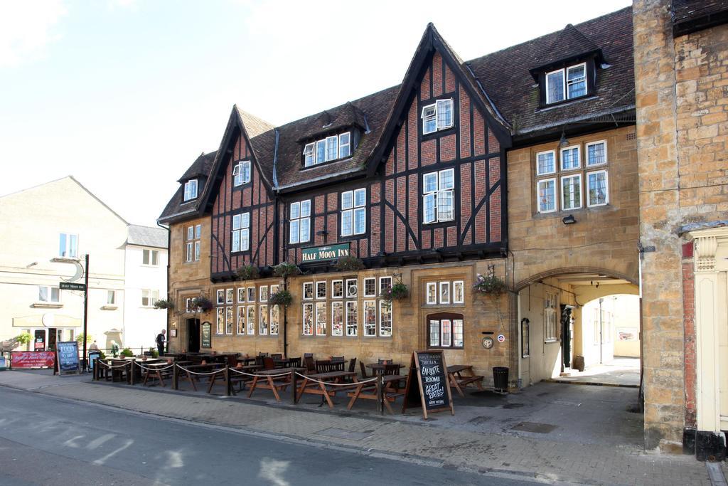 Half Moon, Sherborne By Marston'S Inns Buitenkant foto