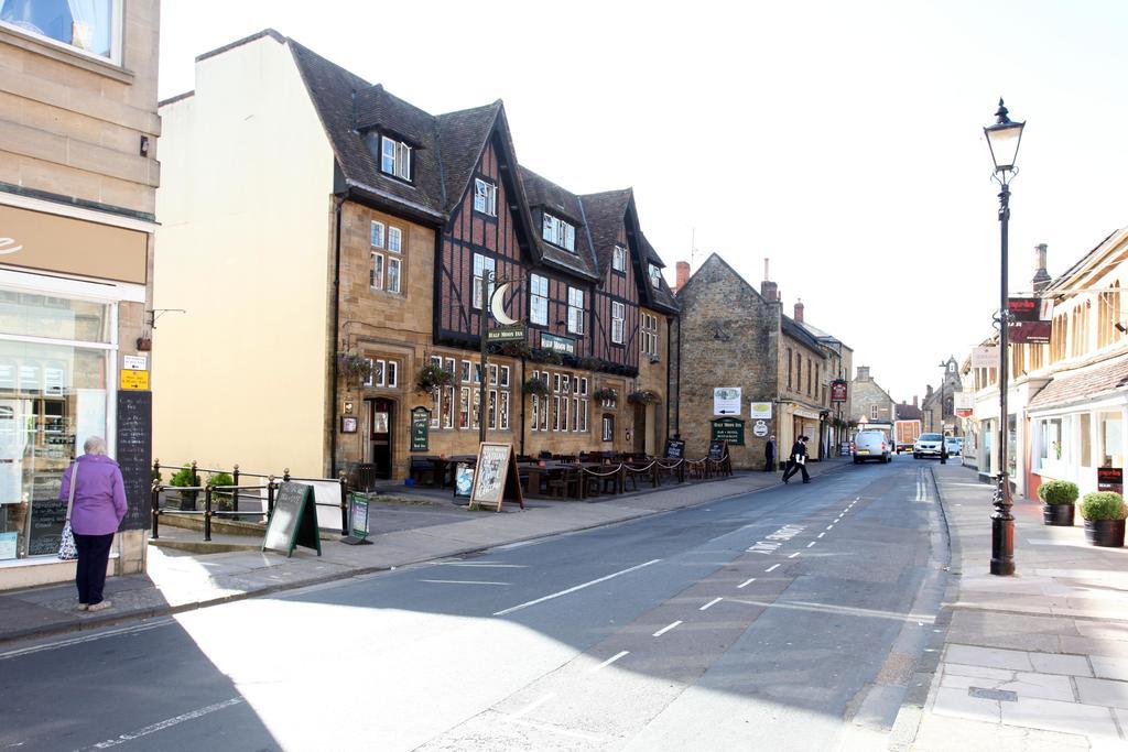 Half Moon, Sherborne By Marston'S Inns Buitenkant foto